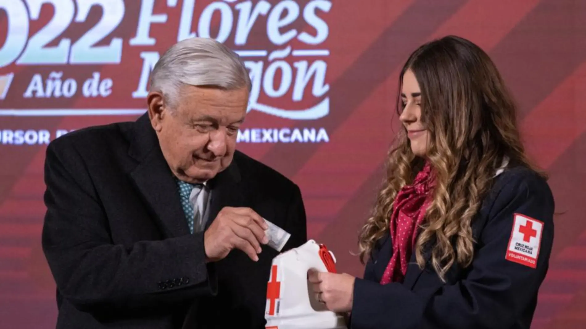 AMLO Cruz Roja 